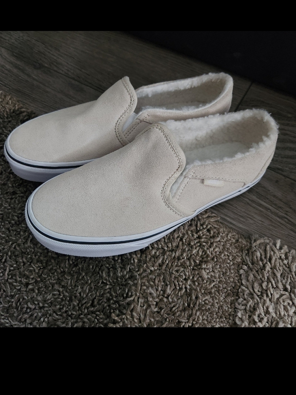 Vans Suede Slip-On Sneakers in Light Beige with White Fur Lining Size 7 Nwob